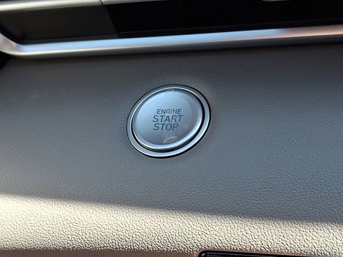 Certified 2025 Hyundai Elantra Sport image 22