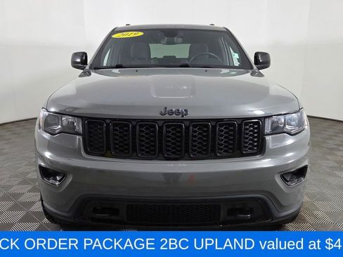 Used 2019 Jeep Grand Cherokee Laredo image 2