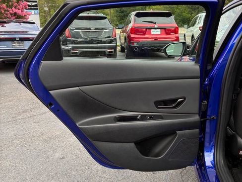Used 2025 Hyundai Elantra SEL FWD image 23