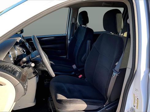 Used 2018 Dodge Grand Caravan SE w/ UConnect Hands-Free Group image 22