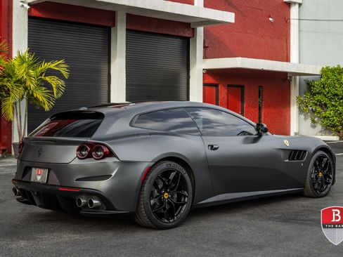 Used 2018 Ferrari GTC4Lusso T image 10