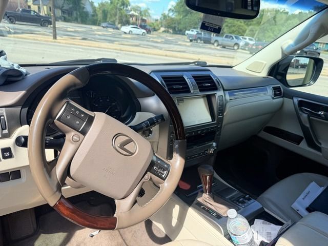 Used 2019 Lexus GX 460 Premium w/ Premium Package AWD/4WD image 7