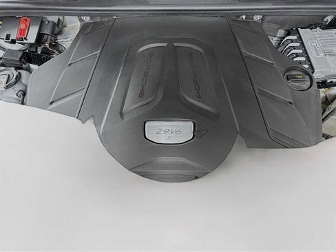 Certified 2023 Porsche Cayenne S Platinum w/ Premium Package Plus image 31