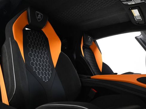 Used 2025 Lamborghini Revuelto AWD/4WD image 17