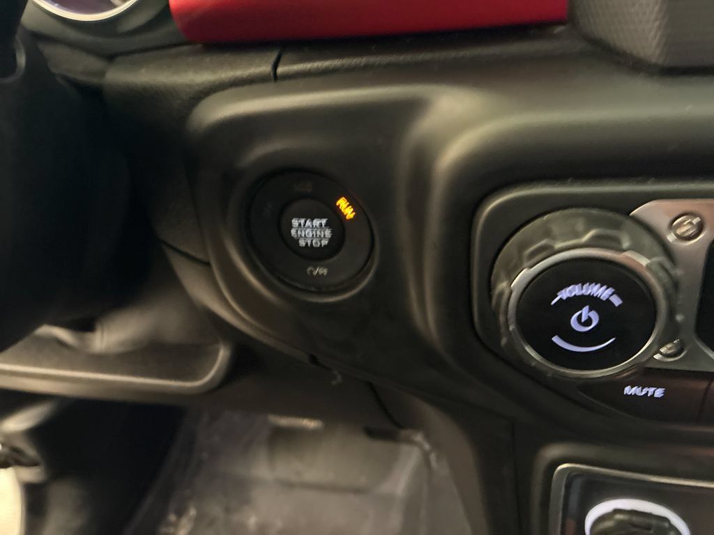 Used 2018 Jeep Wrangler Unlimited Rubicon w/ LED Lighting Group AWD/4WD image 16