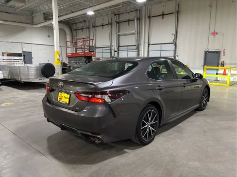Used 2023 Toyota Camry SE FWD image 6