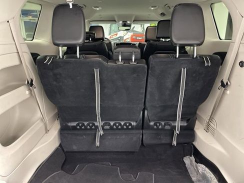 Used 2023 Chrysler Pacifica Touring-L image 10