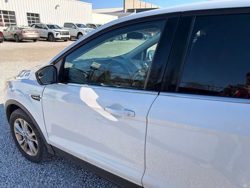 Used 2017 Ford Escape SE image 7