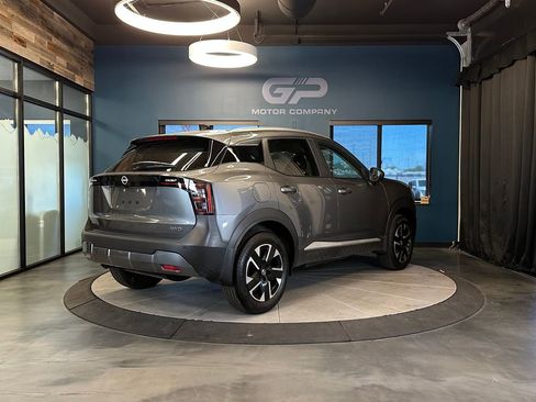 Used 2026 Nissan Kicks SV AWD/4WD image 3