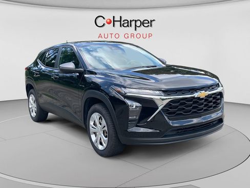 Used 2024 Chevrolet Trax LS FWD image 1
