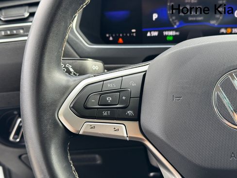 Used 2022 Volkswagen Tiguan SE image 18