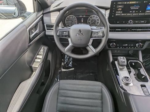 New 2026 Mitsubishi Outlander LE FWD image 16