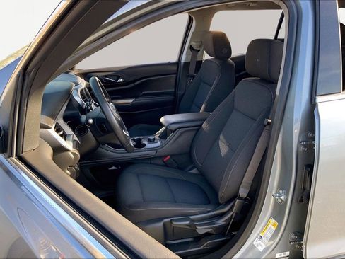 Used 2023 GMC Acadia SLE image 15