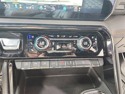 Used 2023 GMC Sierra 1500 AT4 w/ AT4 Preferred Package image 32