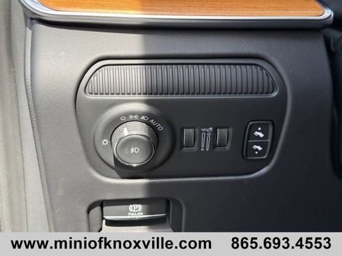 Used 2024 Jeep Grand Wagoneer L Series III AWD/4WD image 31