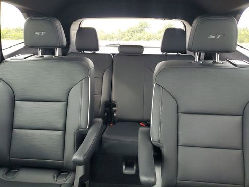 Used 2025 Buick Enclave Sport Touring image 13