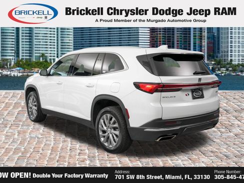 Used 2025 Buick Enclave Preferred FWD image 5