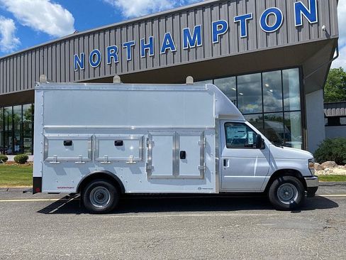 New 2027 Ford E-350 and Econoline 350 Super Duty w/ Power Equipment Group RWD image 5