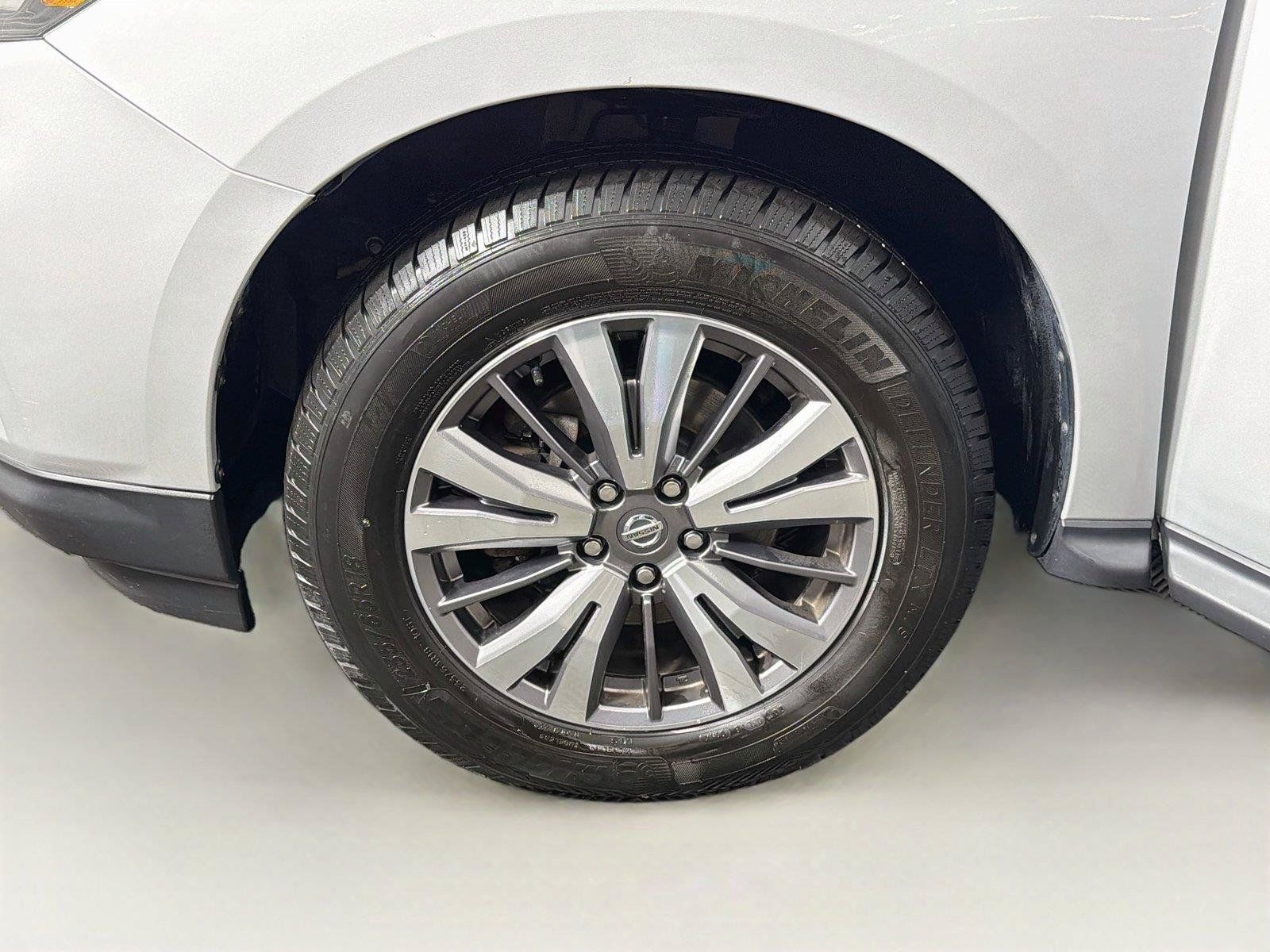 Used 2019 Nissan Pathfinder SV AWD/4WD image 32