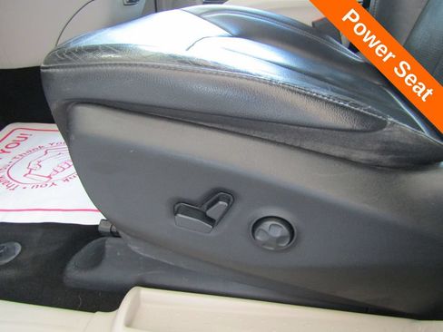 Used 2020 Chrysler Pacifica Touring-L FWD image 7