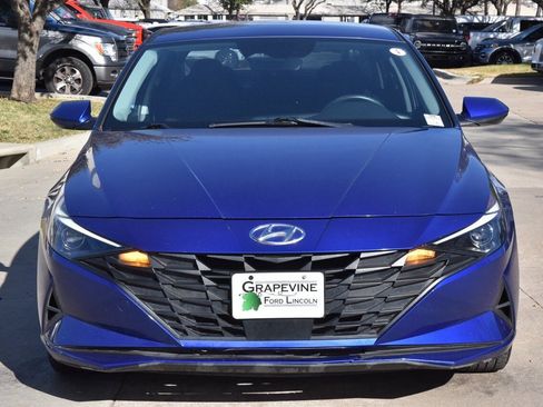 Used 2023 Hyundai Elantra SEL w/ Convenience Package image 3