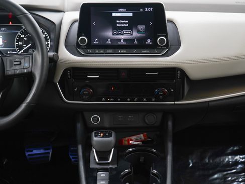 Used 2023 Nissan Rogue SV w/ SV Premium Package image 15