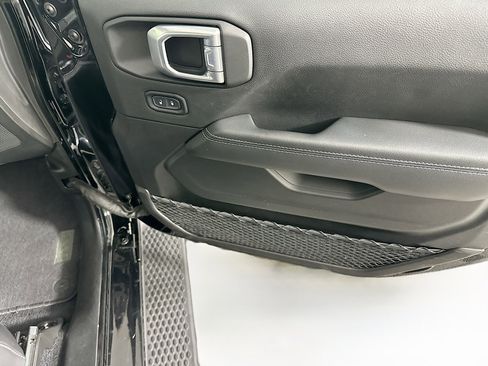 Used 2023 Jeep Wrangler Sahara image 30