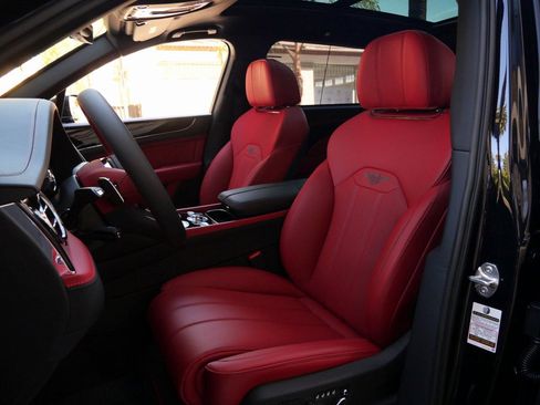 Used 2025 Bentley Bentayga Extended Wheelbase AWD/4WD image 2