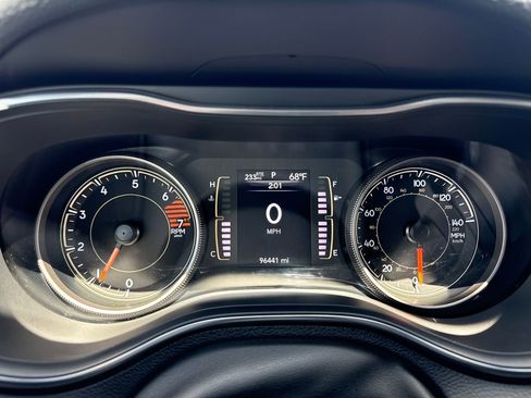 Used 2019 Jeep Cherokee Latitude Plus AWD/4WD image 17