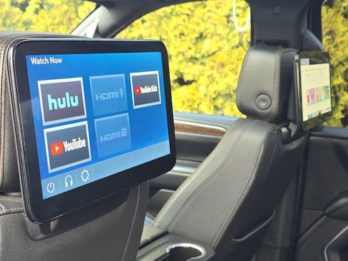 Used 2023 Chevrolet Suburban High Country w/ Advanced Technology Package image 16