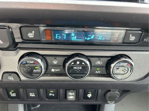 Used 2017 Toyota Tacoma TRD Sport image 22