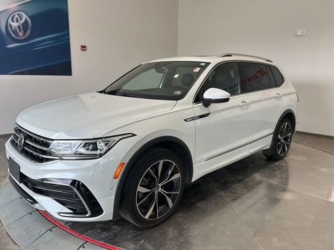 Used 2024 Volkswagen Tiguan SEL R-Line AWD/4WD image 3