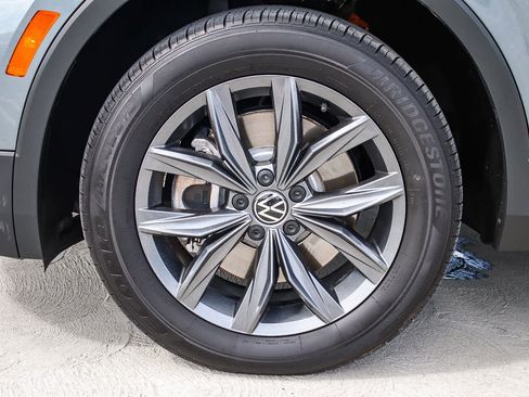 Used 2022 Volkswagen Tiguan SE image 11