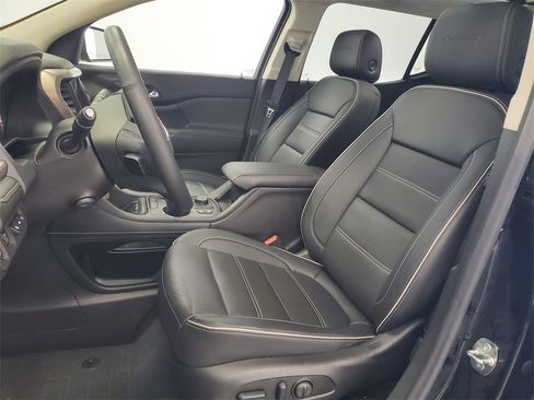 Used 2023 GMC Acadia Denali w/ Black Diamond Edition image 7