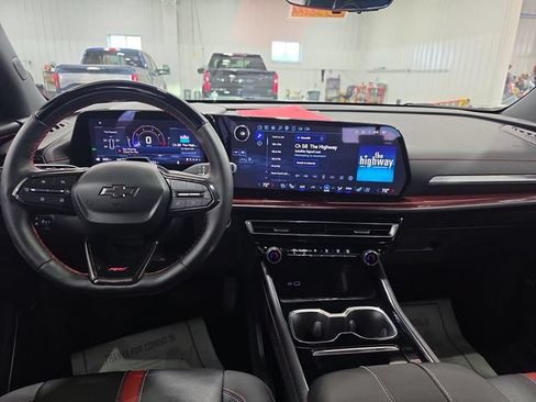 Used 2025 Chevrolet Traverse RS AWD/4WD image 9