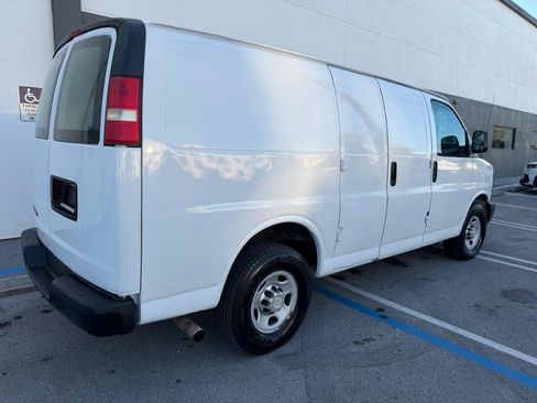 Used 2012 Chevrolet Express 2500 RWD image 12
