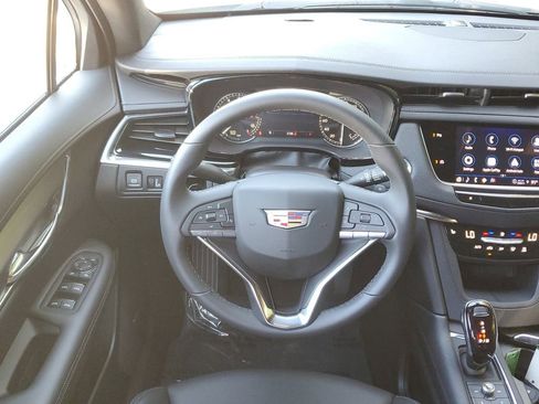 New 2025 Cadillac XT6 Luxury image 15