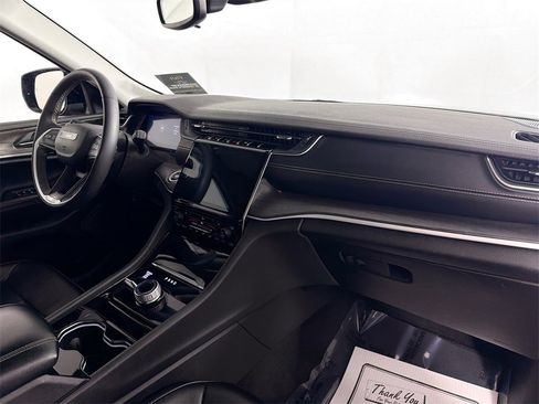 Used 2023 Jeep Grand Cherokee Limited image 26