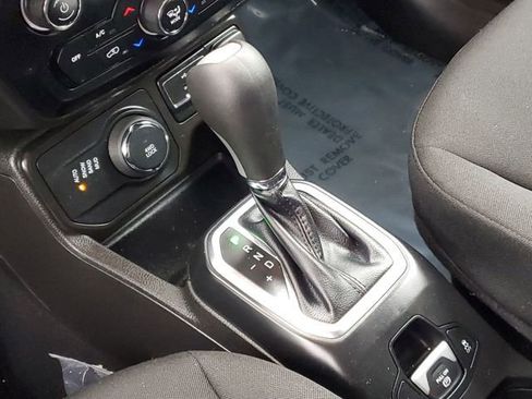 Used 2021 Jeep Renegade Latitude image 18