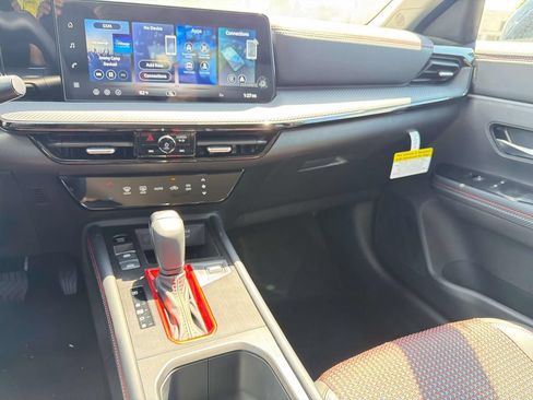 New 2026 Nissan Kicks SR FWD image 13