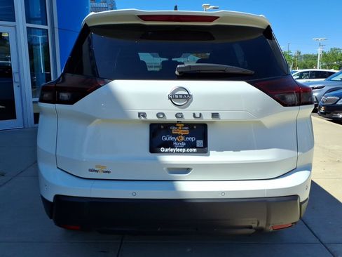 Used 2024 Nissan Rogue S FWD image 10