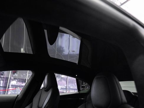 Used 2022 Tesla Model S Plaid image 6