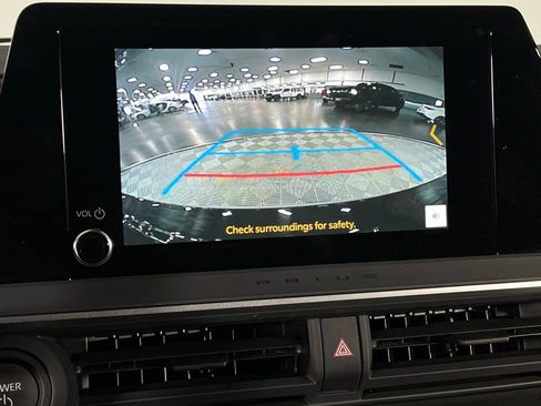 Used 2025 Toyota Prius LE image 19