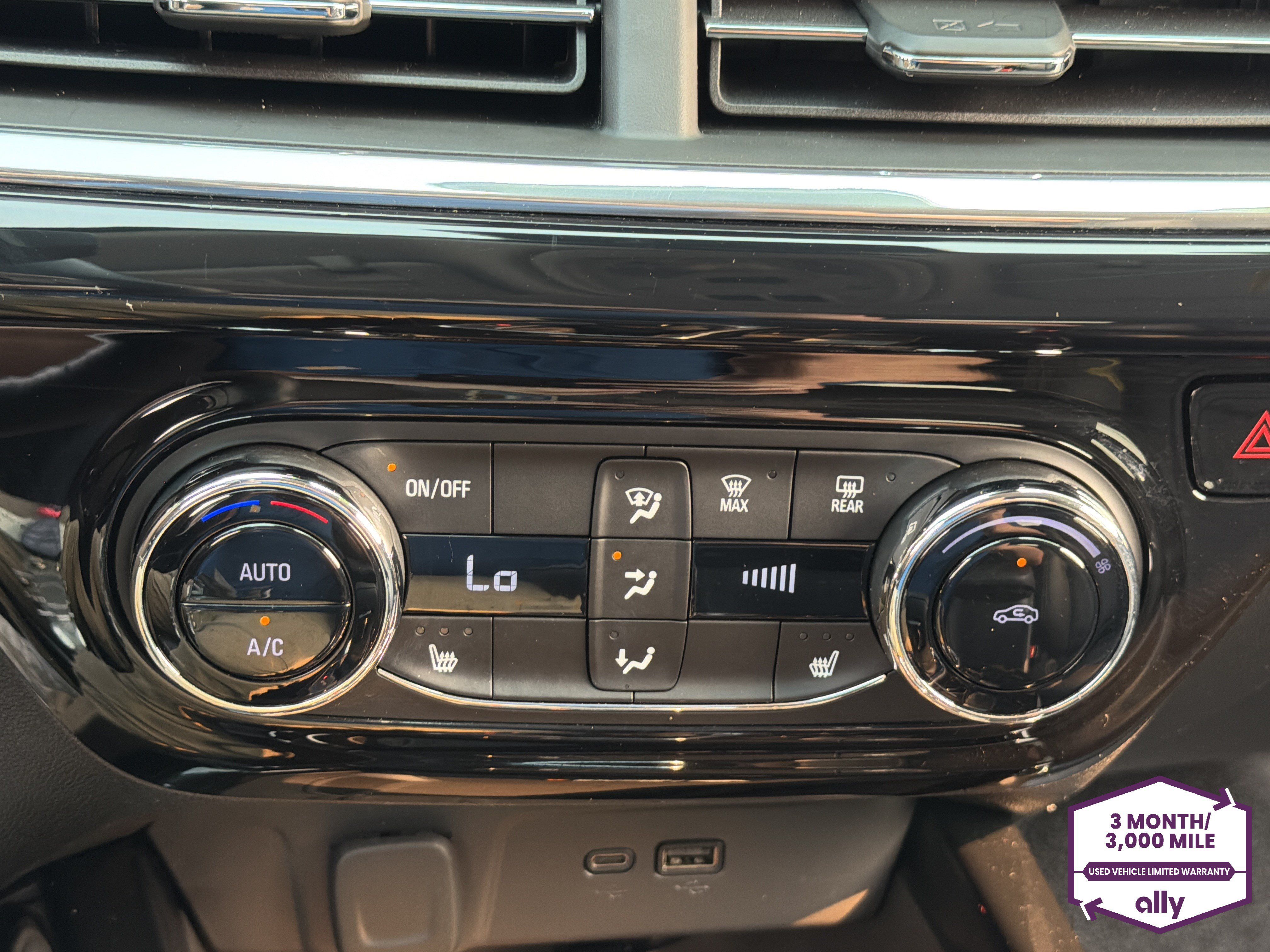 Used 2025 Chevrolet Trax ACTIV w/ Sunroof Package FWD image 22