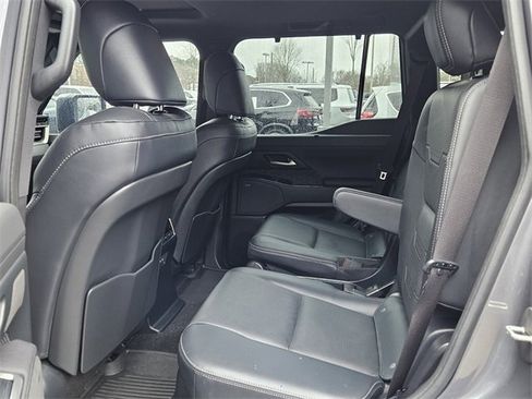 Used 2024 Lexus GX 550 w/ Cold Area Package image 8