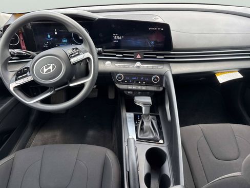 Used 2024 Hyundai Elantra SEL FWD image 11