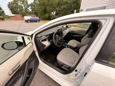 Used 2022 Toyota Corolla LE FWD image 17