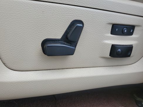 Used 2016 RAM 1500 Laramie w/ Convenience Group AWD/4WD image 16