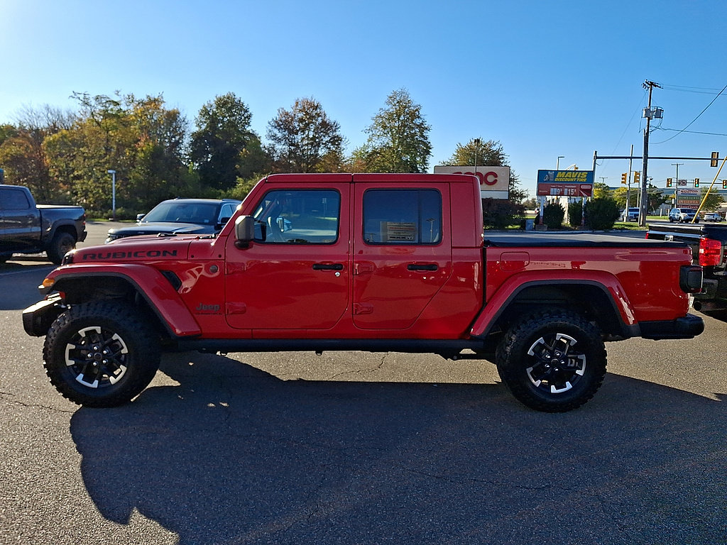 Used 2025 Jeep Gladiator Rubicon AWD/4WD image 4