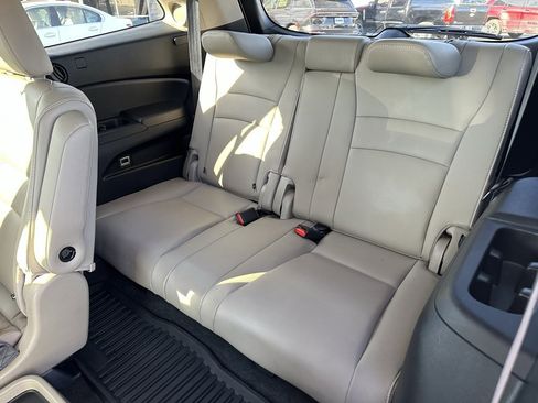 Used 2021 Honda Pilot Touring image 19
